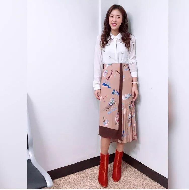 天后因队友吸du人气暴跌，公开承认整形却成蛇精下巴，瘦到脱相