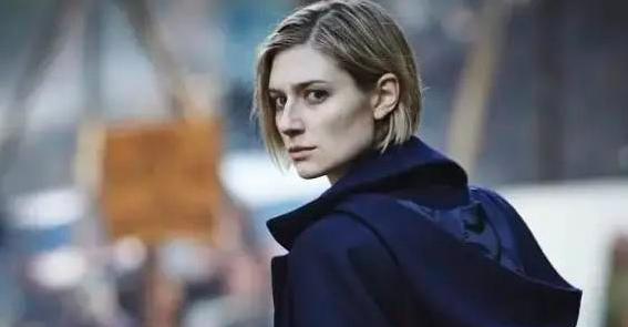 大长腿穿行在时间钳形运动里：高妹伊丽莎白·德比茨基