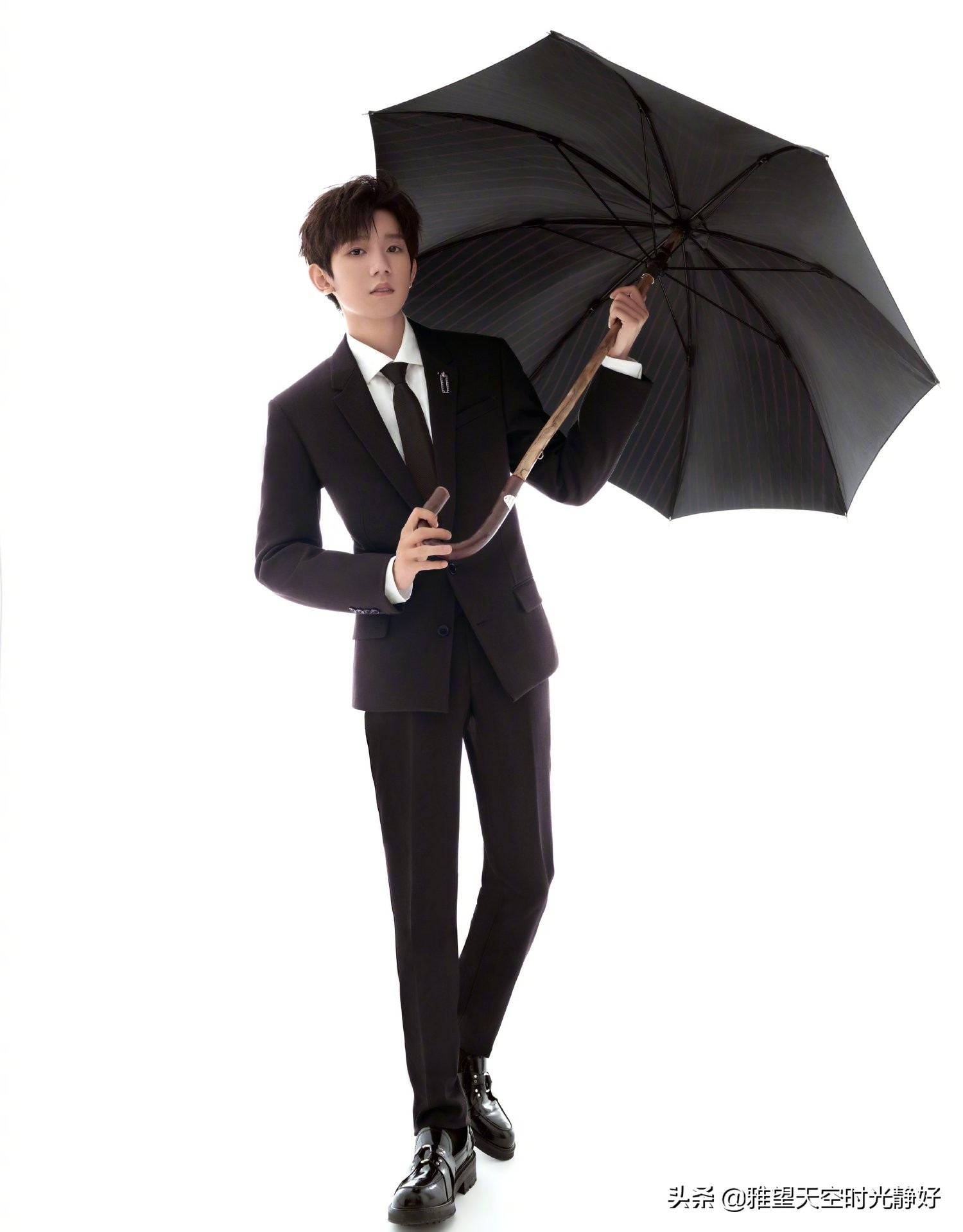 痞帅风男明星壁纸黑色,黑色西装壁纸