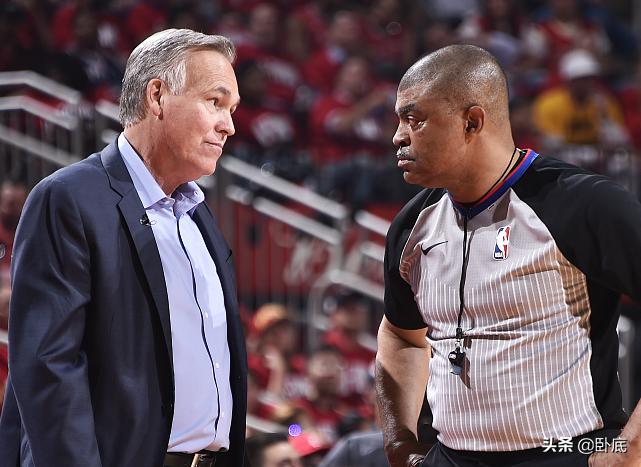 裁判无视快船犯规激怒库里,裁判偏袒勇士了吗