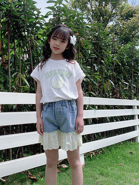 童话世界带孩子们游玩梦幻城堡,童话般的梦幻世界