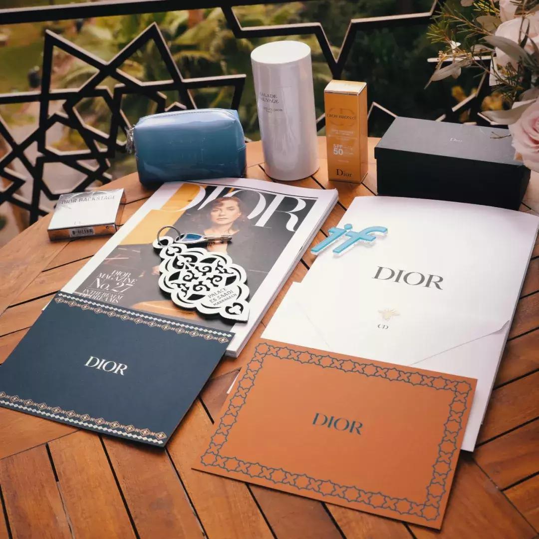 在摩洛哥皇宫，穿拖鞋看秀，是什么体验？