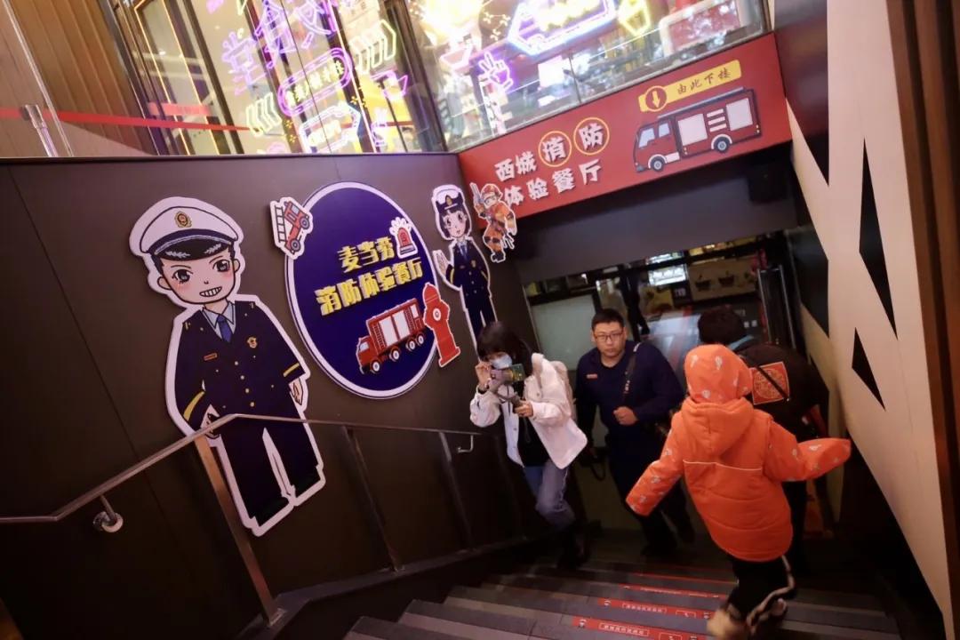 北京一家很火的餐厅,消防主题餐厅西单
