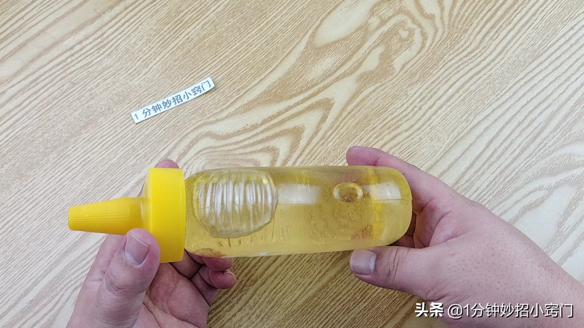 把蜂蜜倒过来,如何将蜂蜜放到冰箱鉴别蜂蜜真假