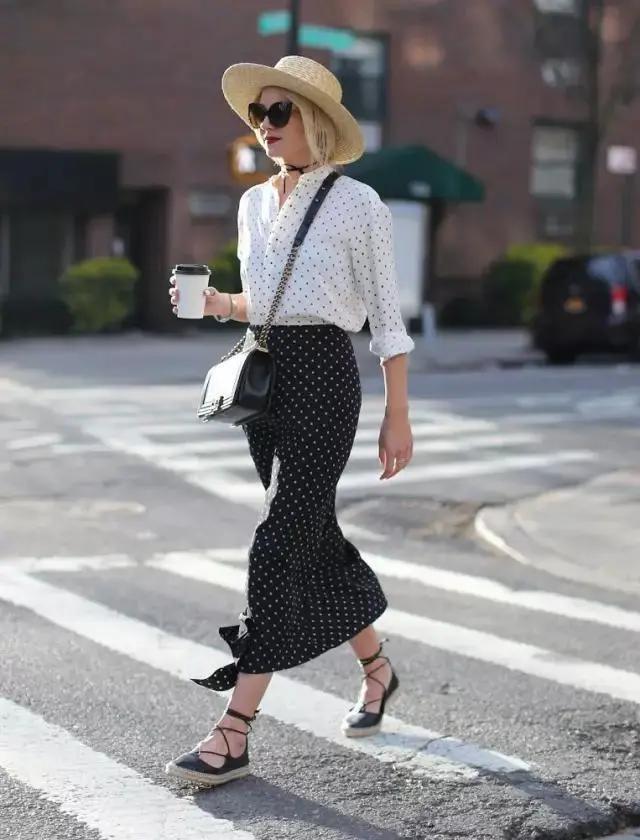 小白鞋船鞋平跟,小白鞋已经过时了