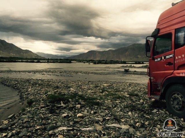 几句话透漏大货车司机的心酸,货车司机的心酸饭都来不及吃