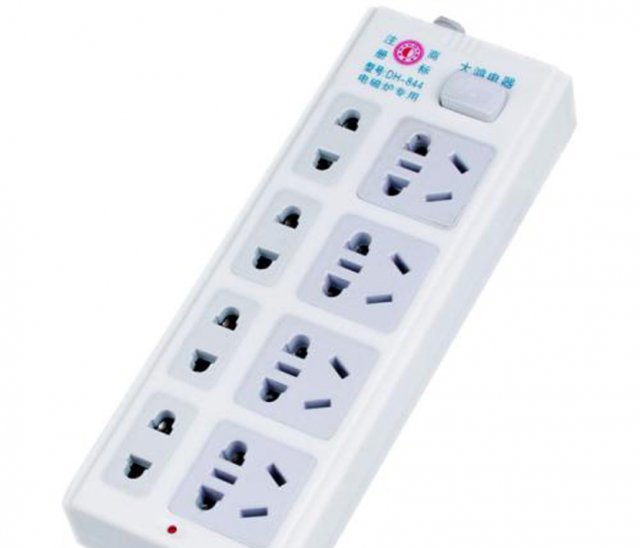 装修完发现插座太少换个插座多的,装修完发现插座预留少了