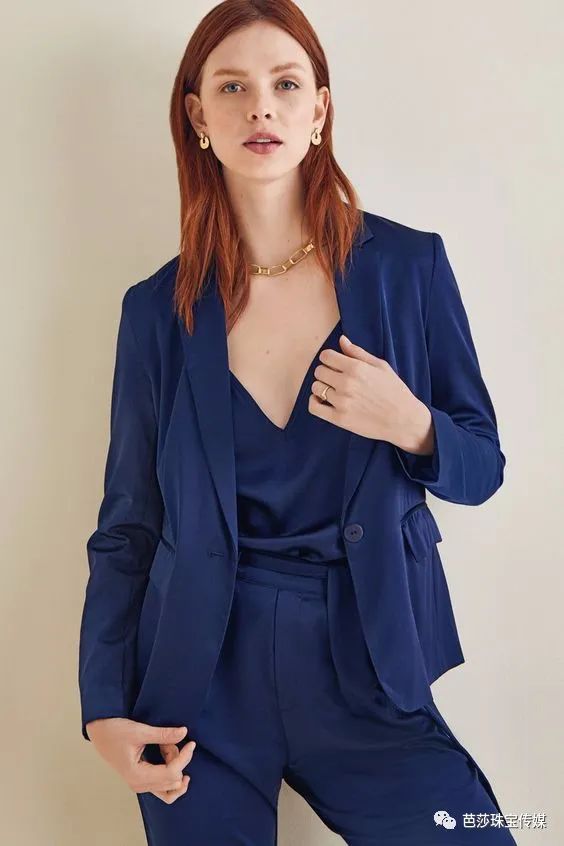 整天研究无聊的穿搭,一天到晚研究穿搭