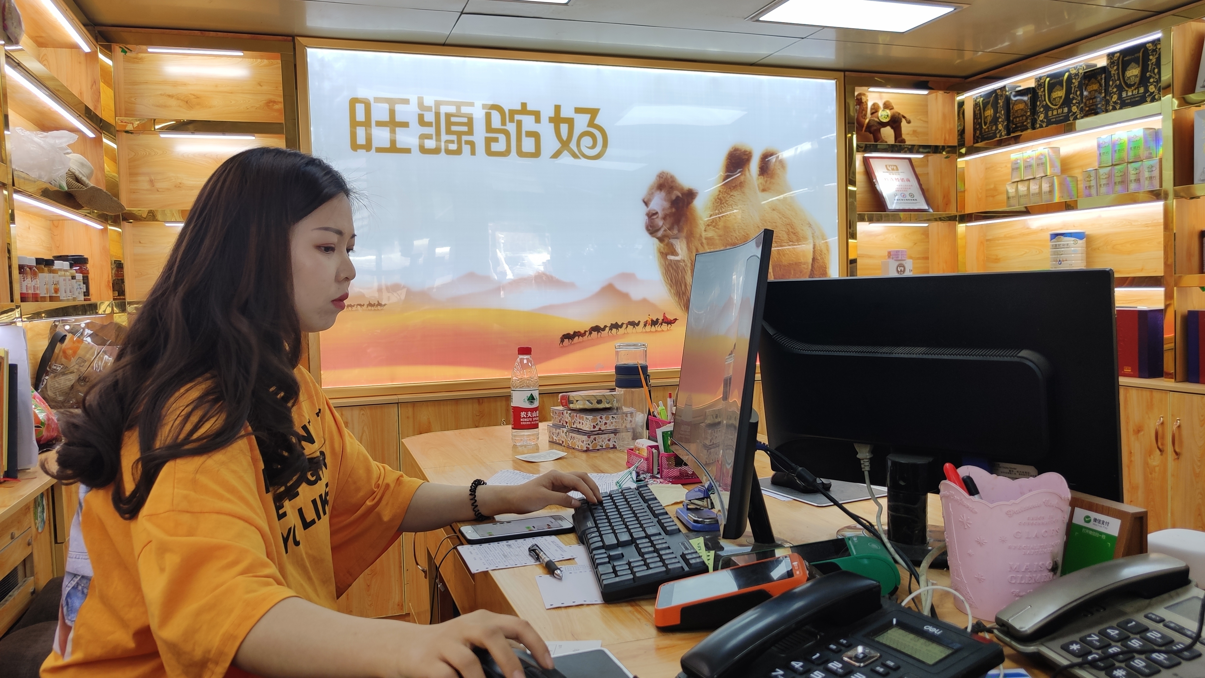 乌鲁木齐面向中亚的服装批发市场,乌鲁木齐批发市场视频