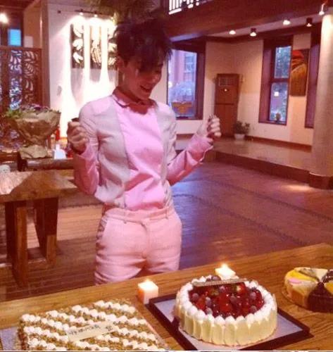 王菲广告大赏完整版,发几张王菲在90年代初做的广告