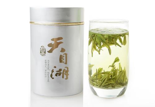 天目湖白茶不仅是“中国世博十大名茶”，它的汤色更是鹅黄明亮