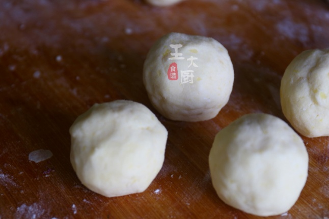 爆浆芝士土豆球，咬一口酥脆绵软奶香浓郁，一口一个太香了