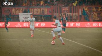 中甲后卫踢向球门事件,足球中甲争议视频