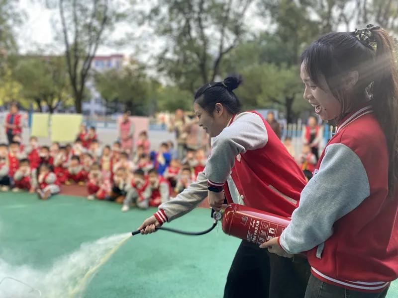 关于119消防的演练视频,119消防宣传日逃生视频