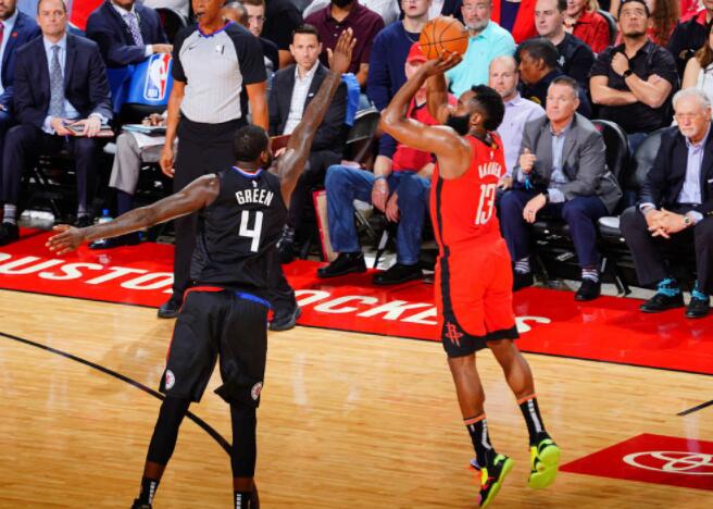 字母哥和伦纳德谁强,美媒评雄鹿队史最强阵容