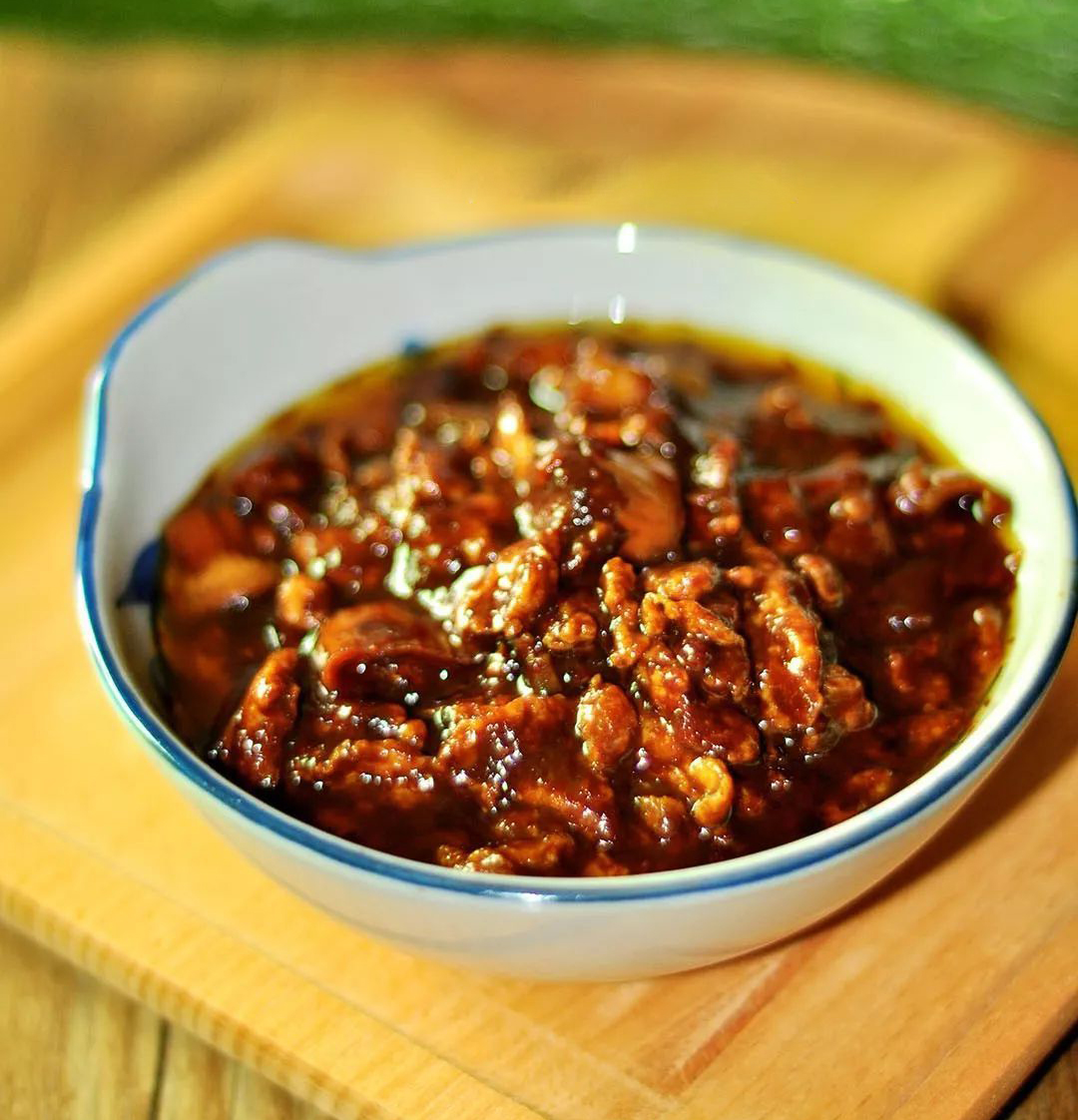 东北人一日三餐都离不开蘸酱菜,东北黄豆酱最快捷的自己在家做法