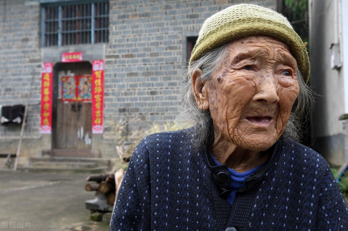 80岁老人住院摔骨折医院有责任吗,80岁老人腿摔骨折了要打针吗