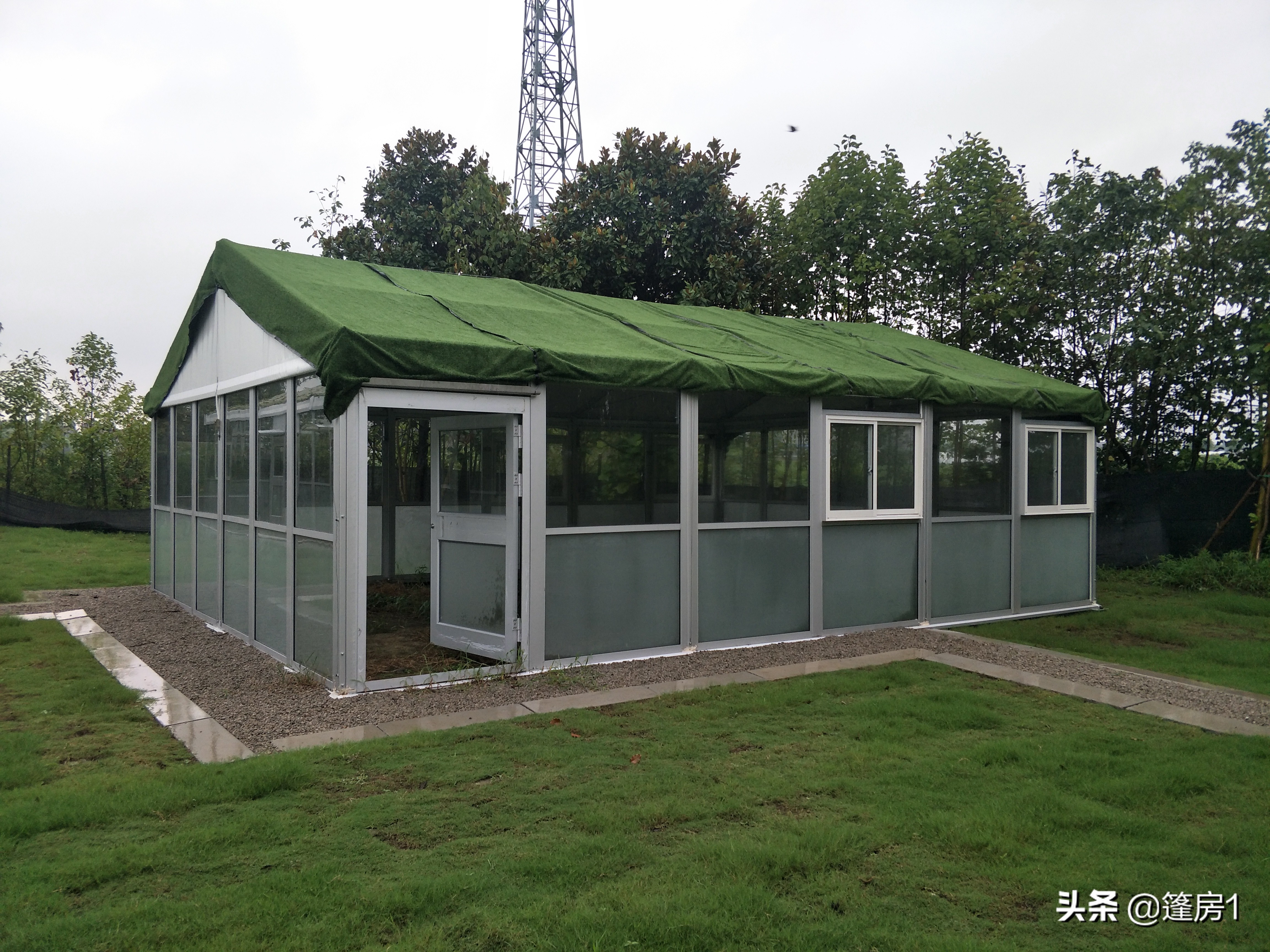 上海出现了这种篷房建筑，比钢结构漂亮，比集装箱灵活