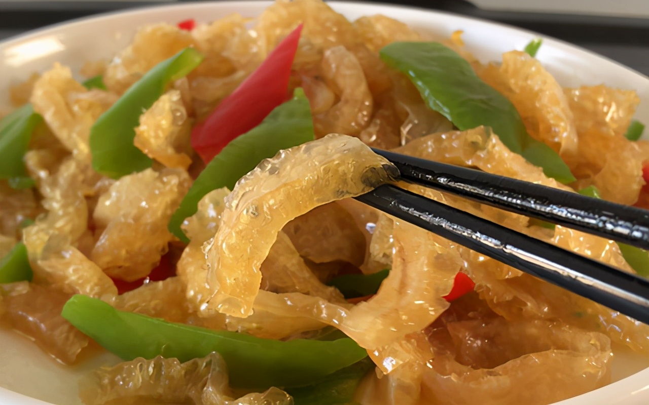 剔除瘦肉的猪皮怎么吃,剔下来的猪皮怎么烧不卷