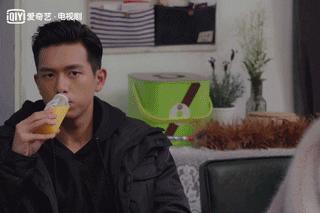 杨紫主动献吻的肌肉男有多帅？圈妹上亿，经历堪称翻版彭于晏