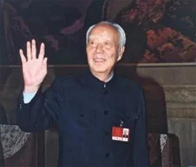 正国级元老万里:小儿子被送到中苏边境,亲妹妹一辈子在基层工作