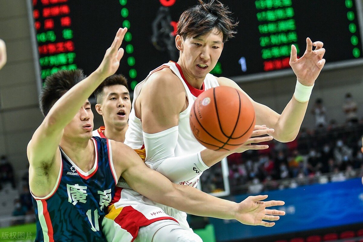 周琦26号球衣篮球明星,周琦26号能上场吗