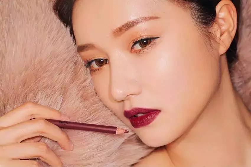 刘雯的口红颜色,刘雯用的口红什么颜色