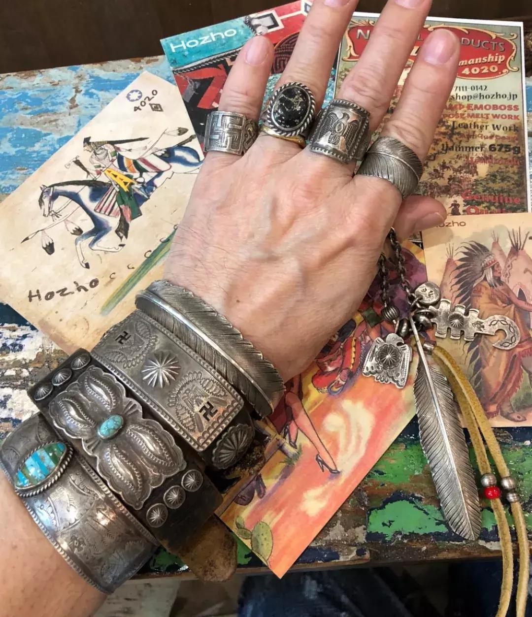 盘点让男生看了爱不释手的东西,男士戴的银饰品高级感