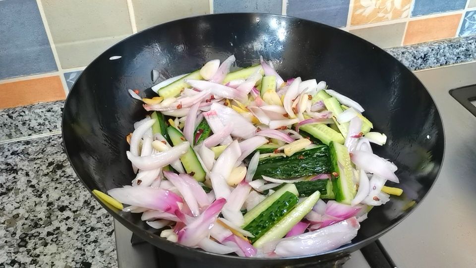 30一斤的虾给孩子做干锅虾,适合做给孩子们的美食虾