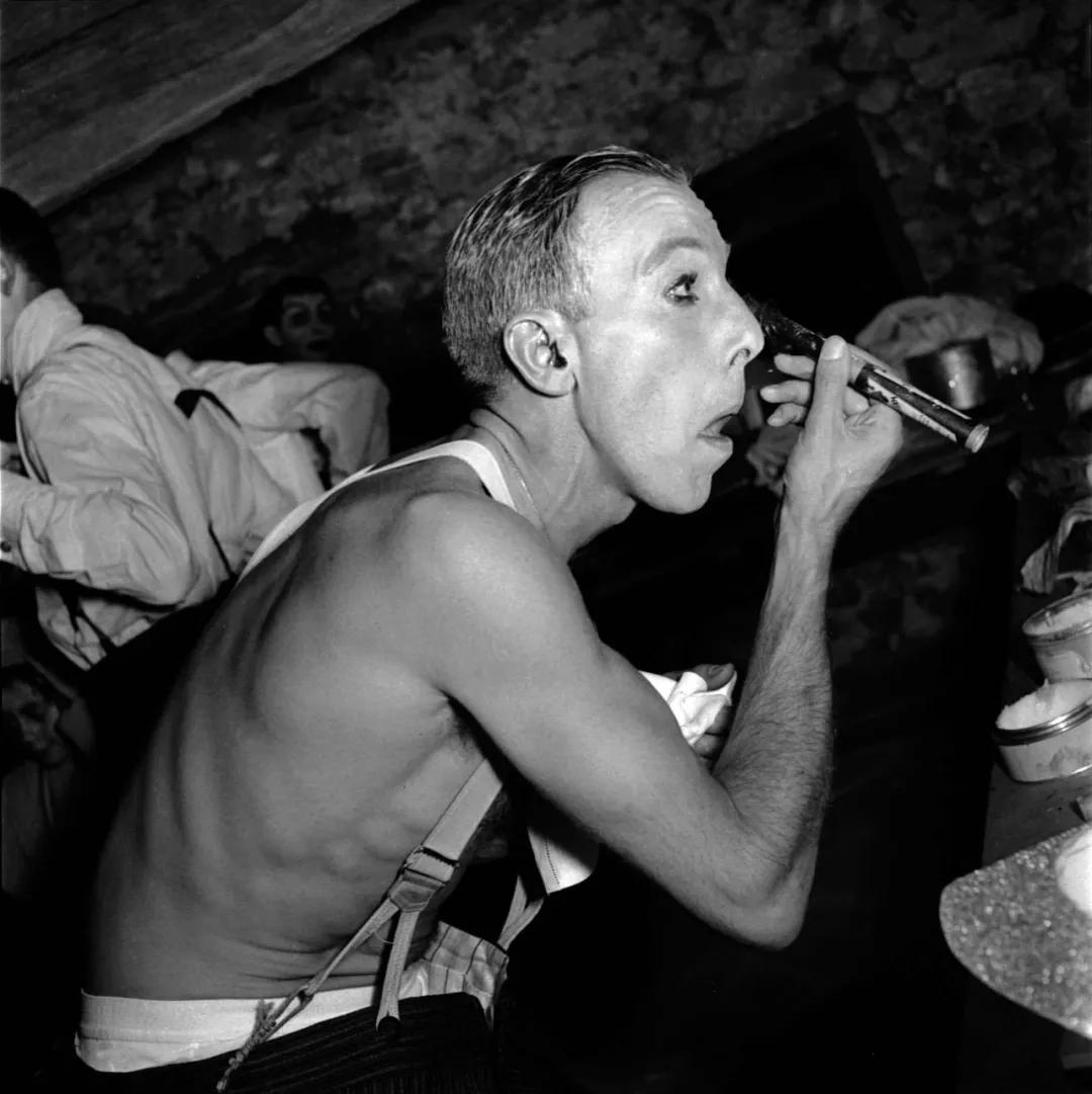 这位香奈儿的死对头，迪奥先生齐名，打造出最原汁原味的法式优雅