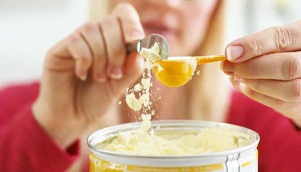 母婴店出生证明换奶粉有什么危害,母乳直接换奶粉的危害