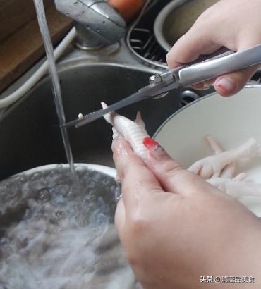 这样做卤鸡爪连骨头都入味，胶原蛋白满满