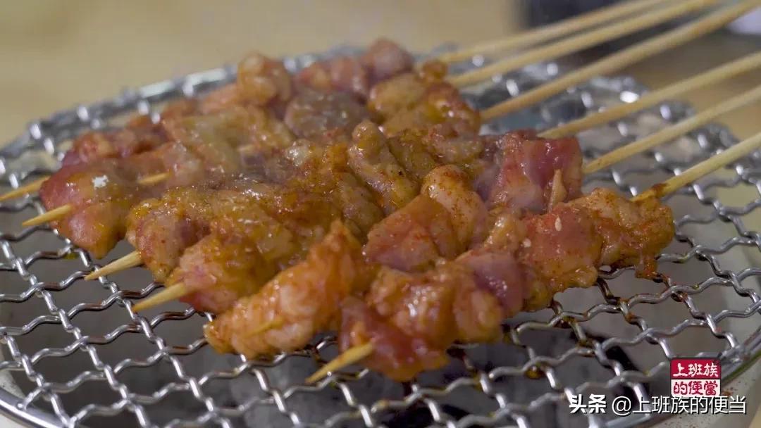 天气冷了在家自己做烤肉真香,在家吃烤肉怎么做烧烤料