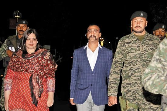 印度被俘飞行员：巴方在肉体上折磨皮鞭殴打巴网友：茶里也有毒