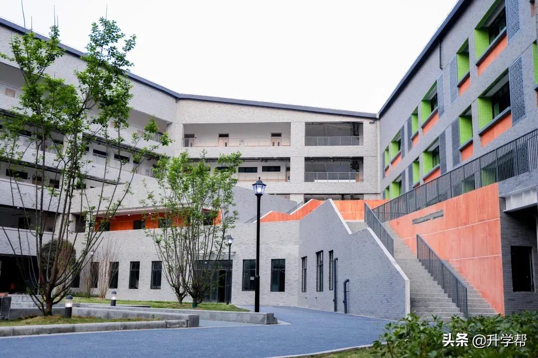成都市天府新区新修学校,成都市建设学校老校区虎头山