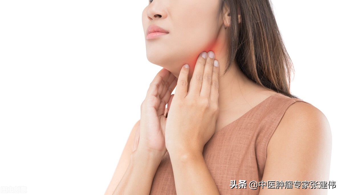 摸到脖子上有个鼓包,脖子喉结下方鼓包不痛不痒