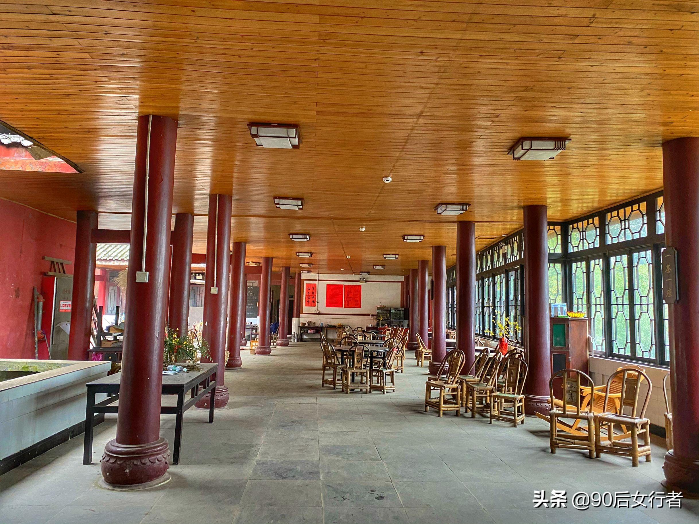 青城山隐居84岁道长教游客太极,拜会青城山