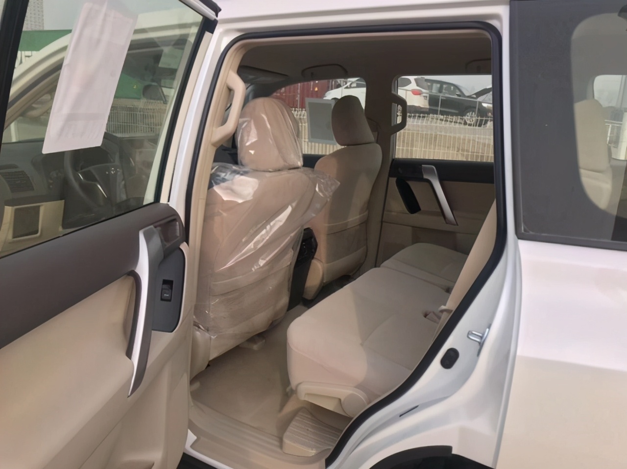 2022款日产途乐对比霸道2700,丰田霸道和日产途乐油耗