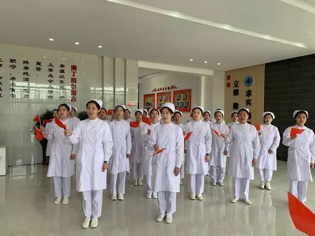 成都华大卫校学费一年是多少,成都卫校专业有哪些