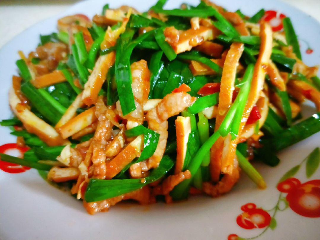 韭菜炒豆腐干味道鲜美营养丰富,土豆豆腐干丁炒韭菜怎么炒才好吃
