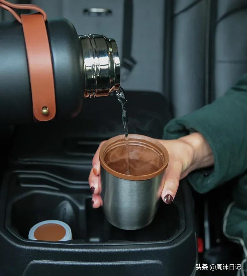 出门灌了瓶热水,打开时就凉了咋办?用它24小时开盖还“烫嘴”