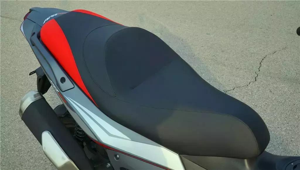 鍜宻rmax300鍚岀骇鐨勮溅,srmax300楠戣鎰熷彈