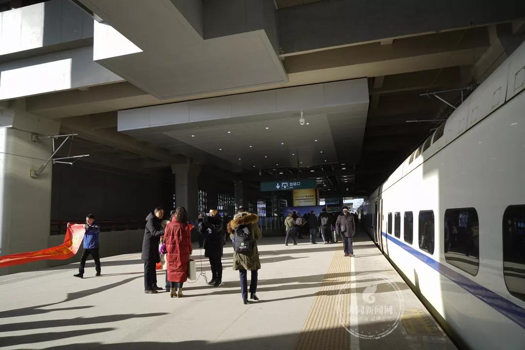 大同高铁开通，记者带你体验“复兴号”“和谐号”新速度