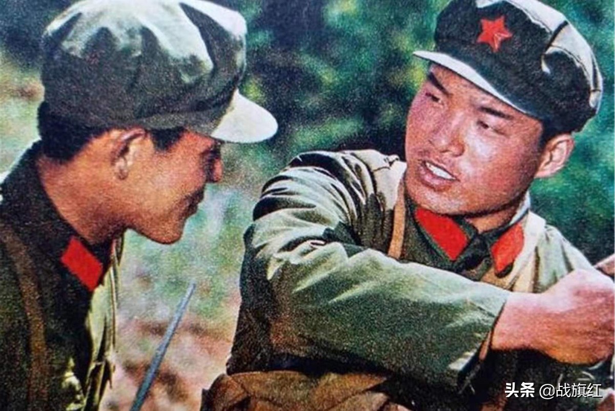 老兵拉肚子意外坐到木把,疼得直叫唤,班长背起老兵送到卫生队