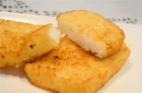 吃剩的米饭别扔掉,教你加点油和盐,瞬间成为美味的佳肴