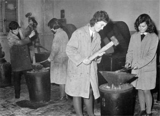 阿尔巴尼亚为何倒向西方,阿尔巴尼亚忘恩负义现在反思了吗