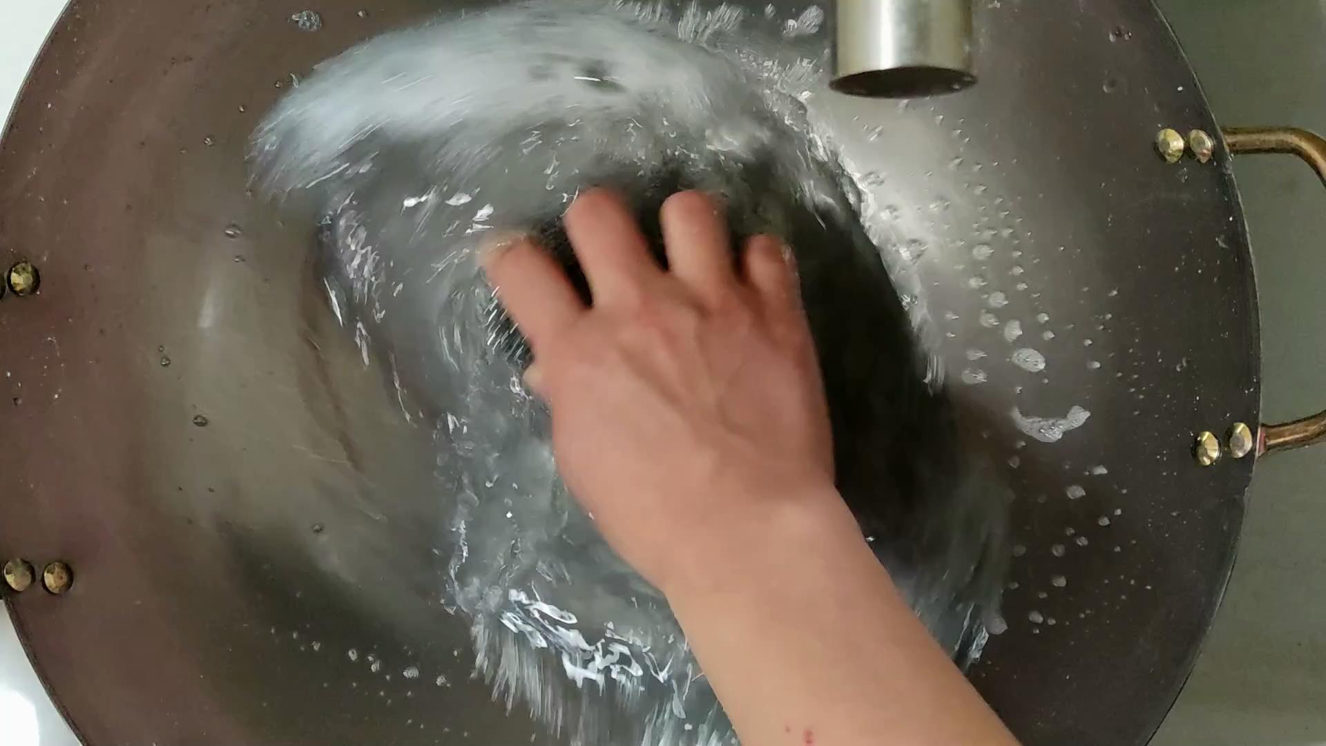 有不粘涂层的铁锅要不要开锅,旧铁锅开锅正确方法不粘锅