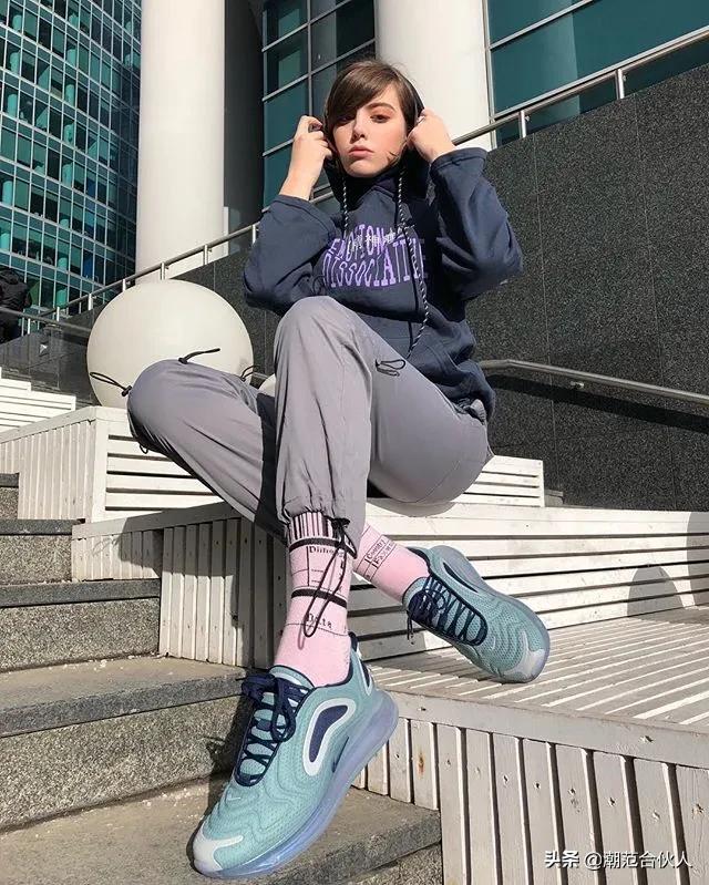 只会卖弄性感？实际上女sneaker的拍照姿势，那叫一个野