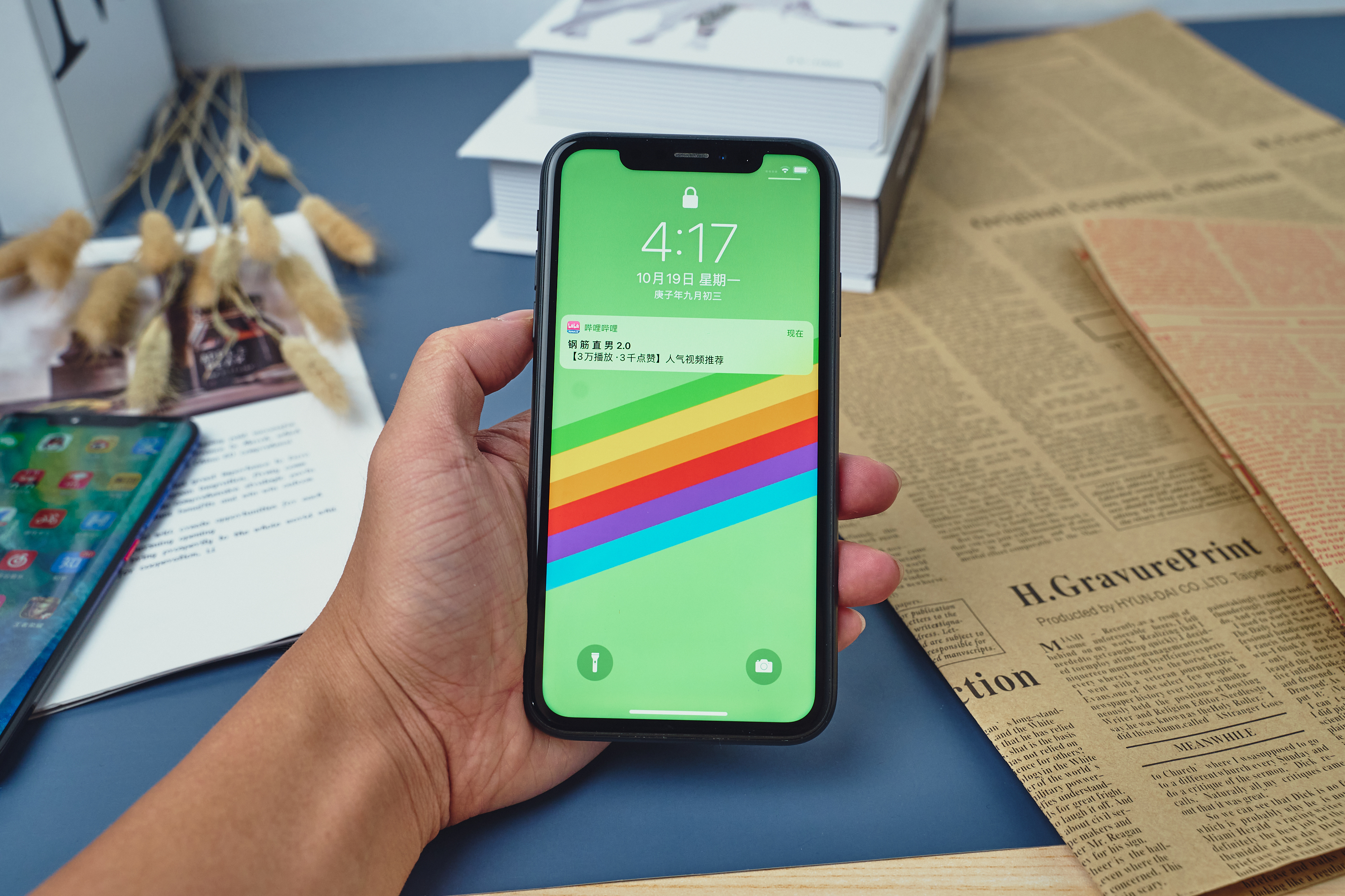 华为最新旗舰和苹果13哪个值得买,华为两年前的旗舰手机值得买吗