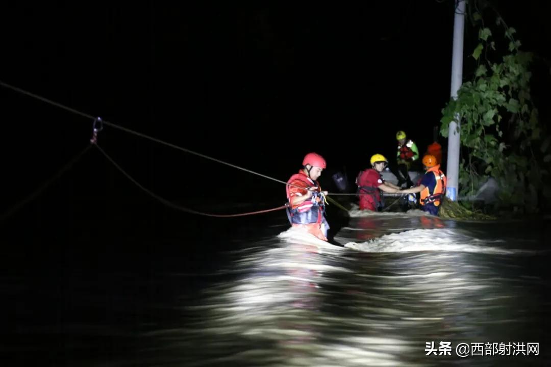 2008年汶川地震记者现场报道,2008年汶川地震伤感视频
